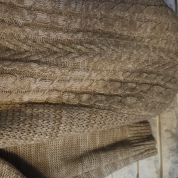 Sweater - Picture 2 of 4